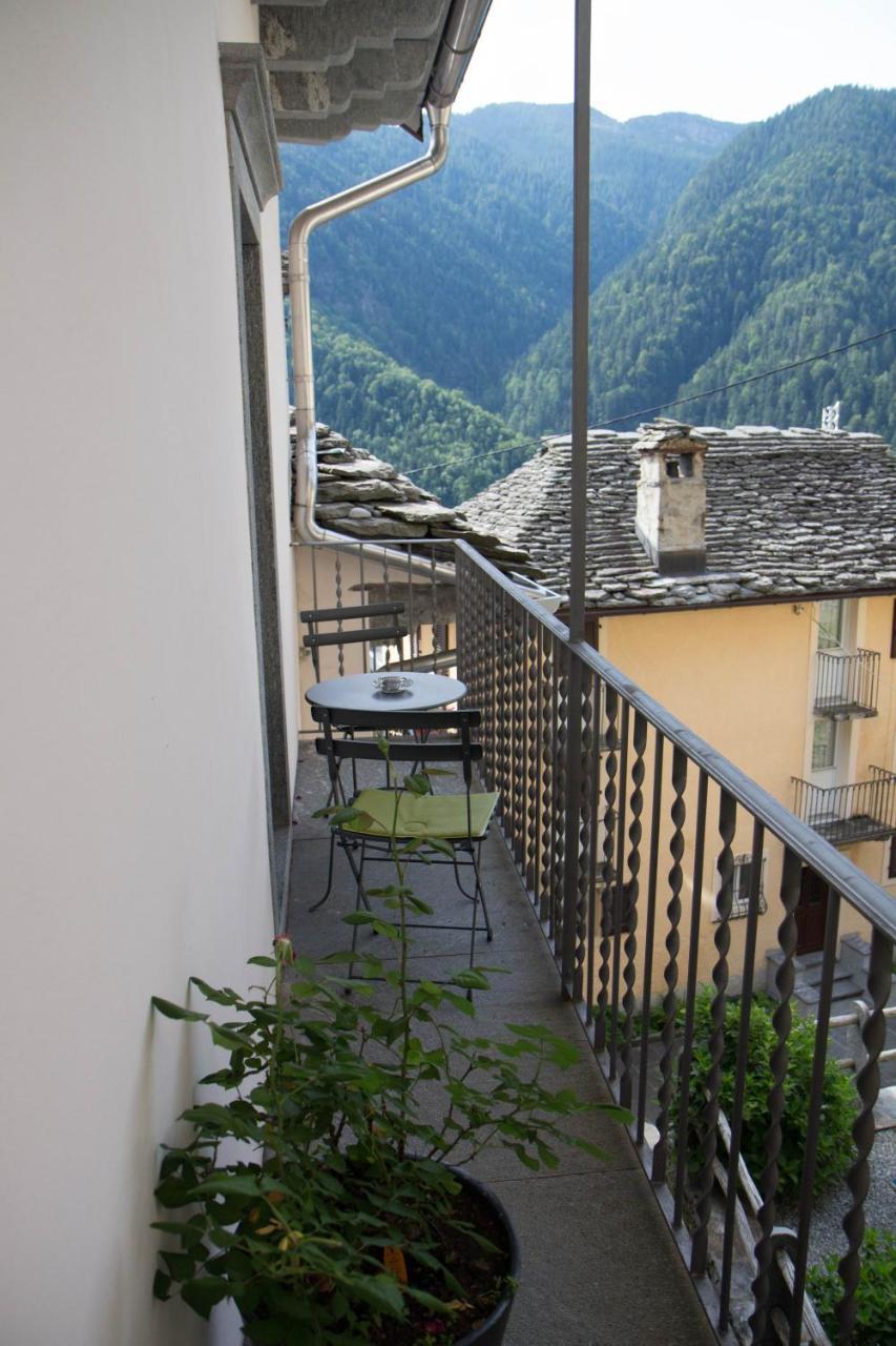 Palazzo Gamboni Swiss Historic Hotel Comologno Exterior photo
